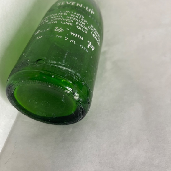 Vintage 1959 7UP Green Glass 12 oz Soda Bottle You Like It It Likes You Buff - Picture 6 of 8